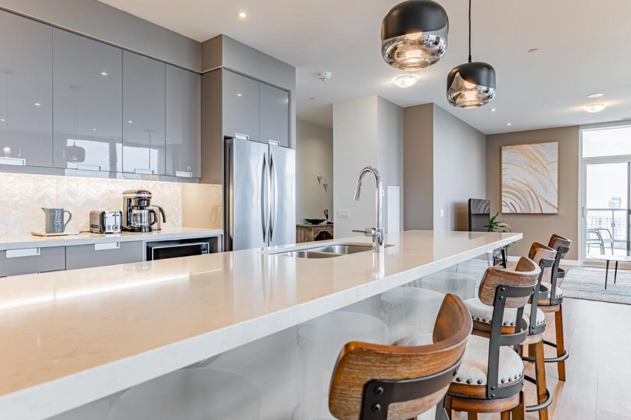 Amazing 3 Bed 4 Bath Penthouse With Roof Top Terrace Close To Airport Mississauga Exterior foto