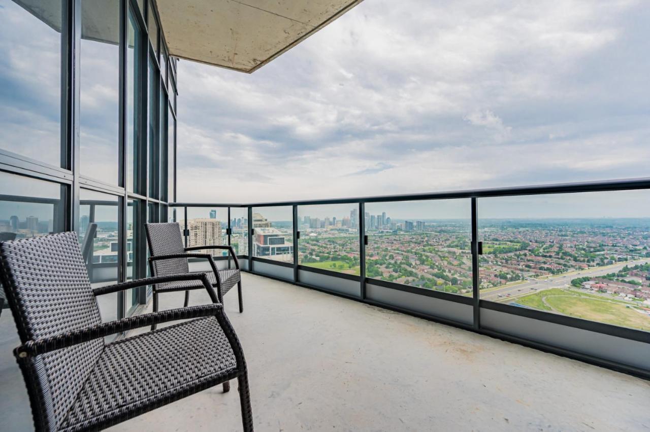 Amazing 3 Bed 4 Bath Penthouse With Roof Top Terrace Close To Airport Mississauga Exterior foto